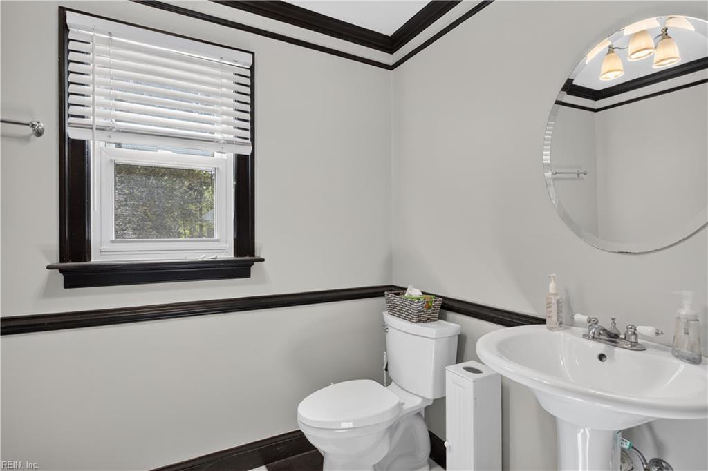 828 Woodrow Ct Property Photo 14