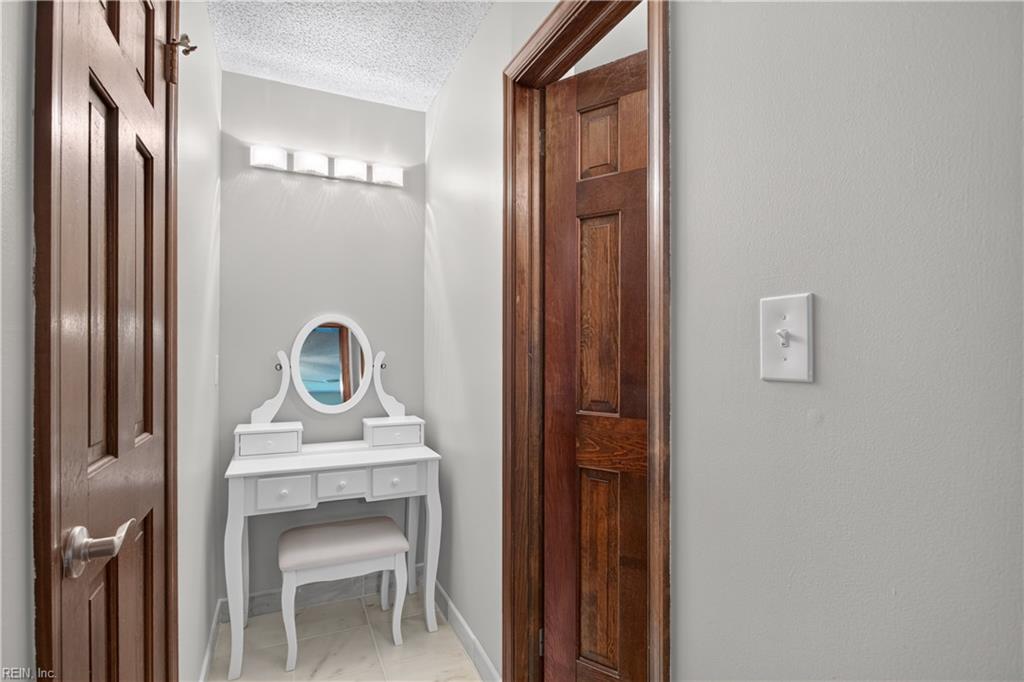 828 Woodrow Ct Property Photo 25