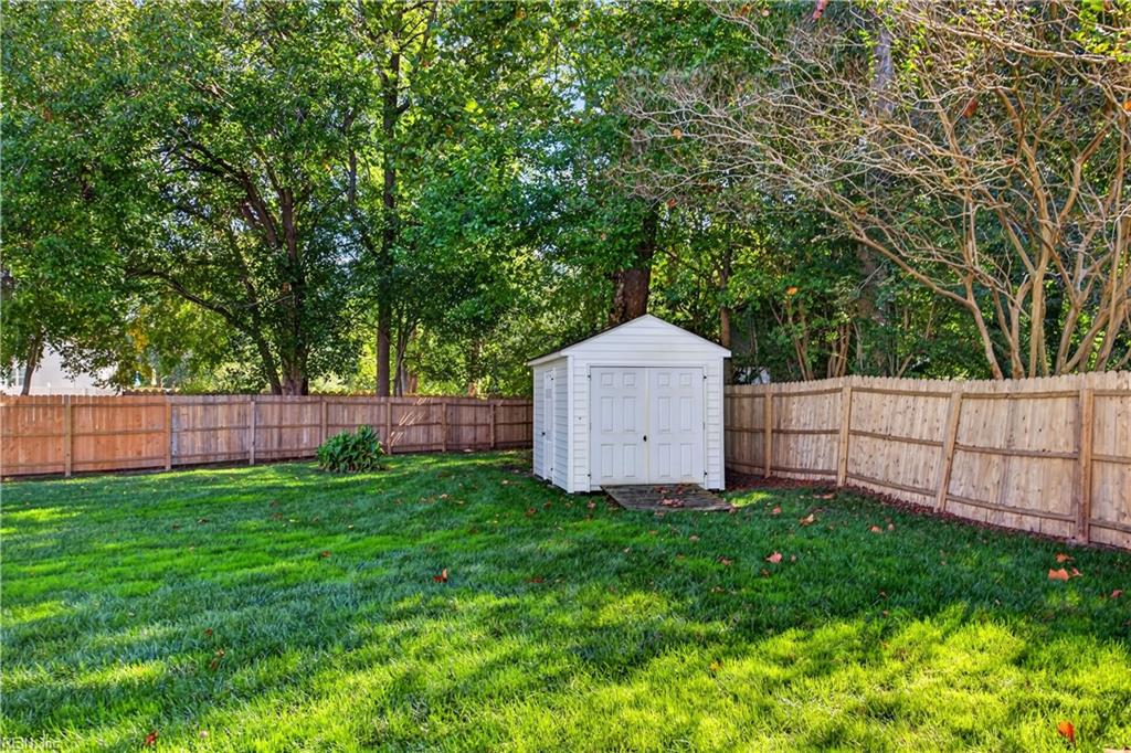 828 Woodrow Ct Property Photo 33