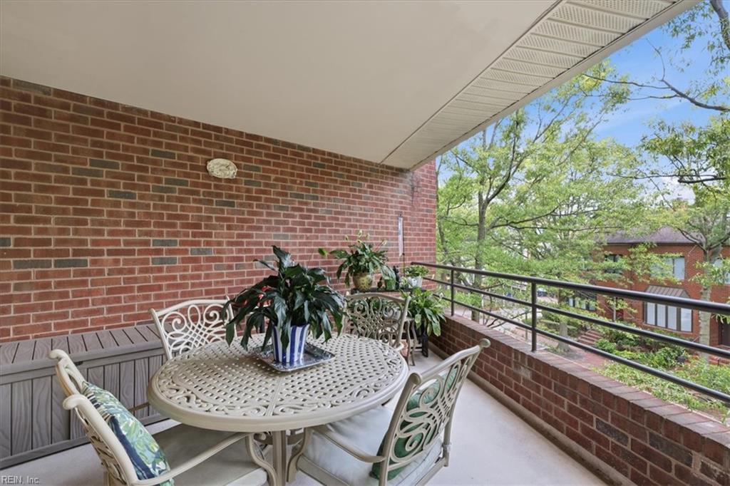 255 College Cross Property Photo 19
