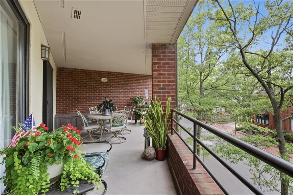 255 College Cross Property Photo 22