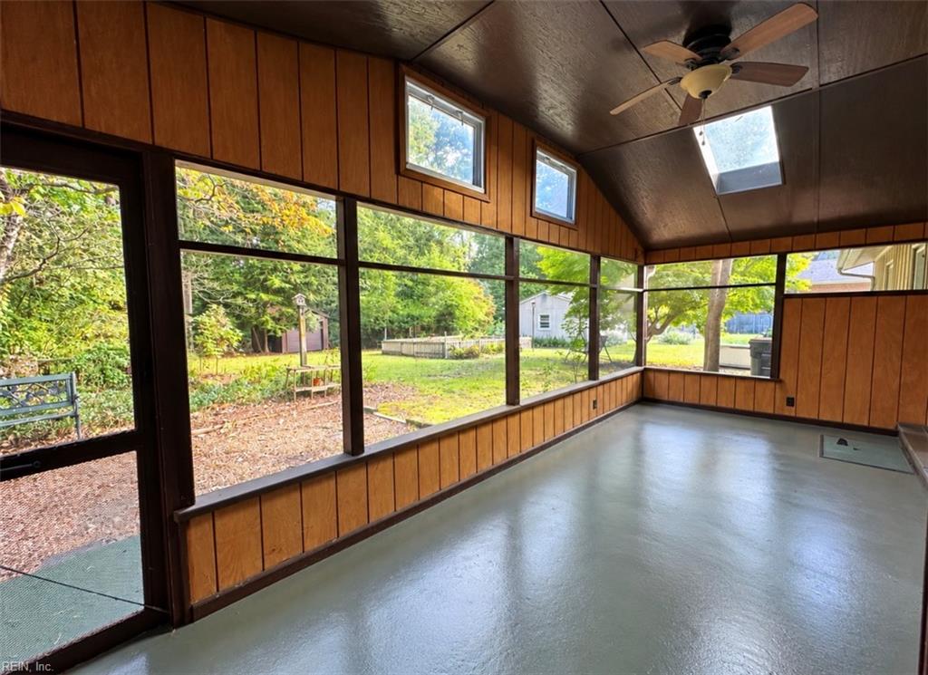 105 Riverside Drive Dr Property Photo 3