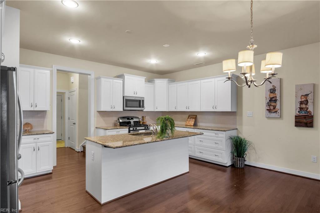 4211 Greenview Aly Property Photo 10