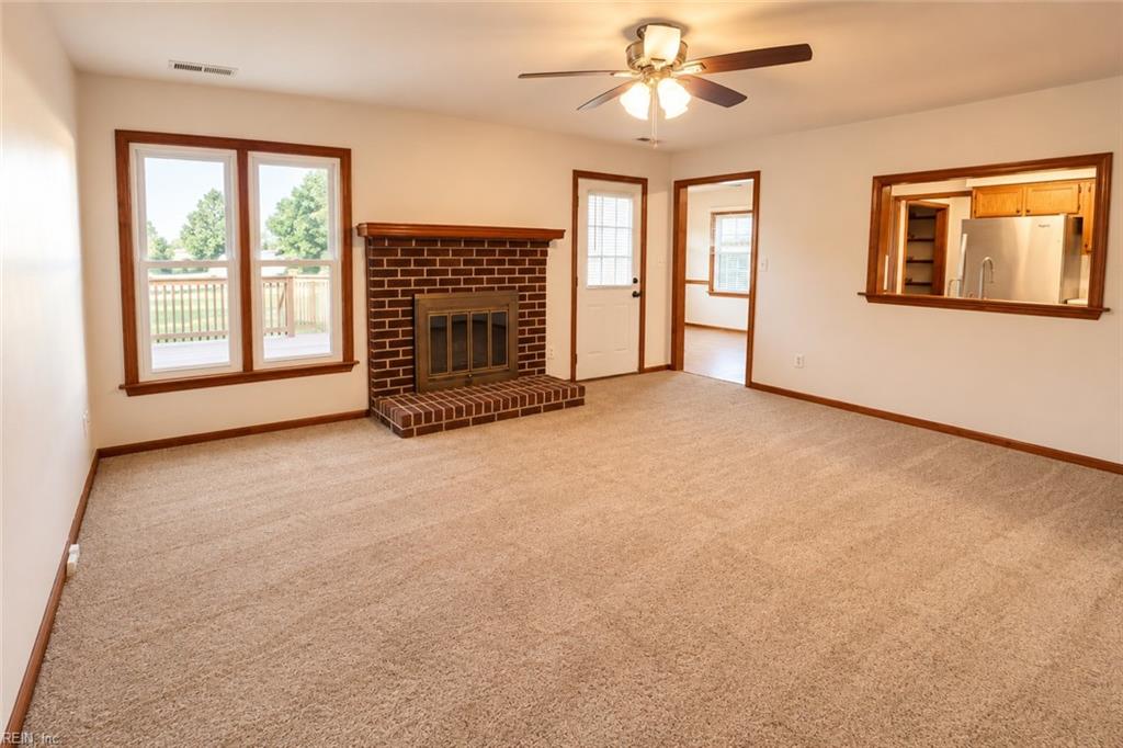 904 Barrington Ct Property Photo 4