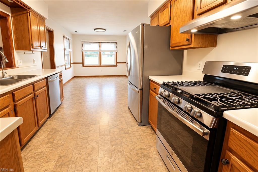 904 Barrington Ct Property Photo 6