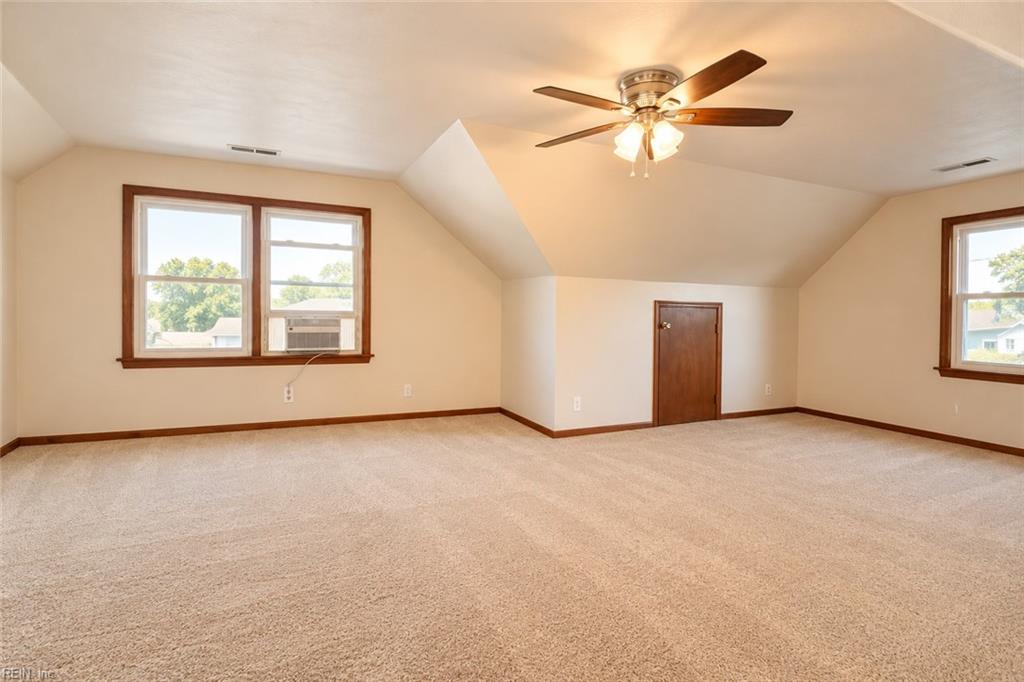 904 Barrington Ct Property Photo 16