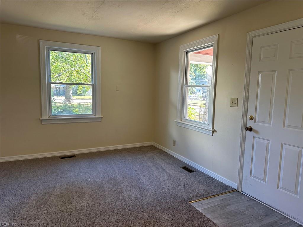 3641 Sharpley Ave Property Photo 3