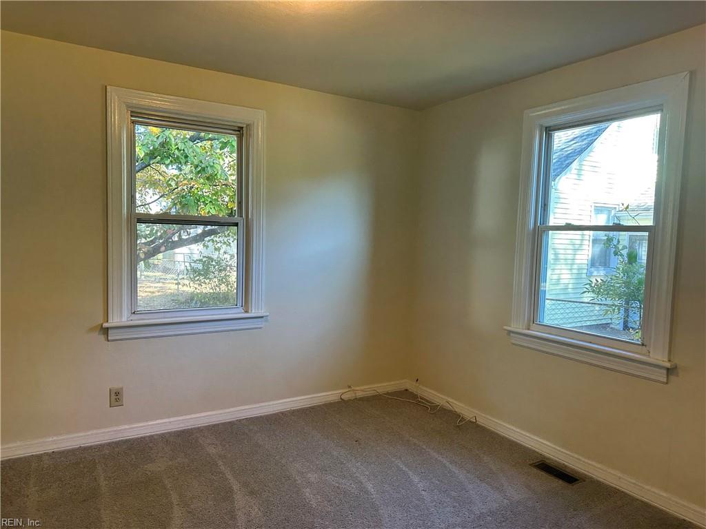 3641 Sharpley Ave Property Photo 4