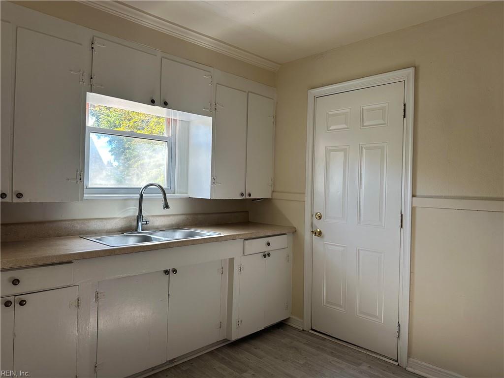 3641 Sharpley Ave Property Photo 6