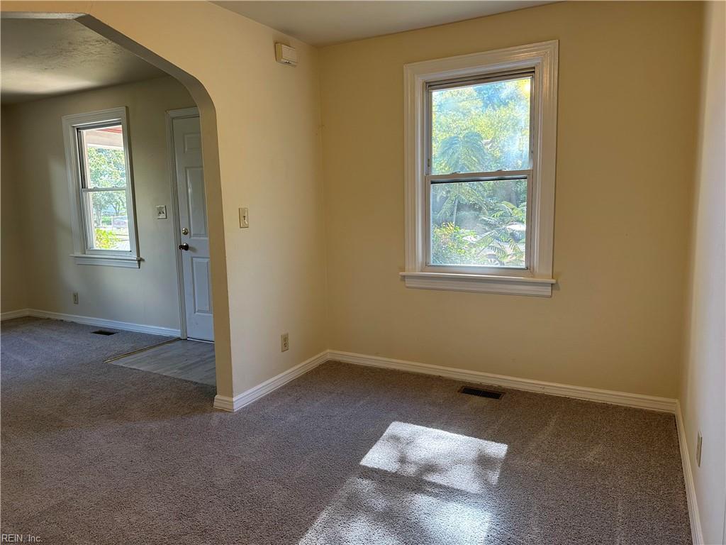 3641 Sharpley Ave Property Photo 8