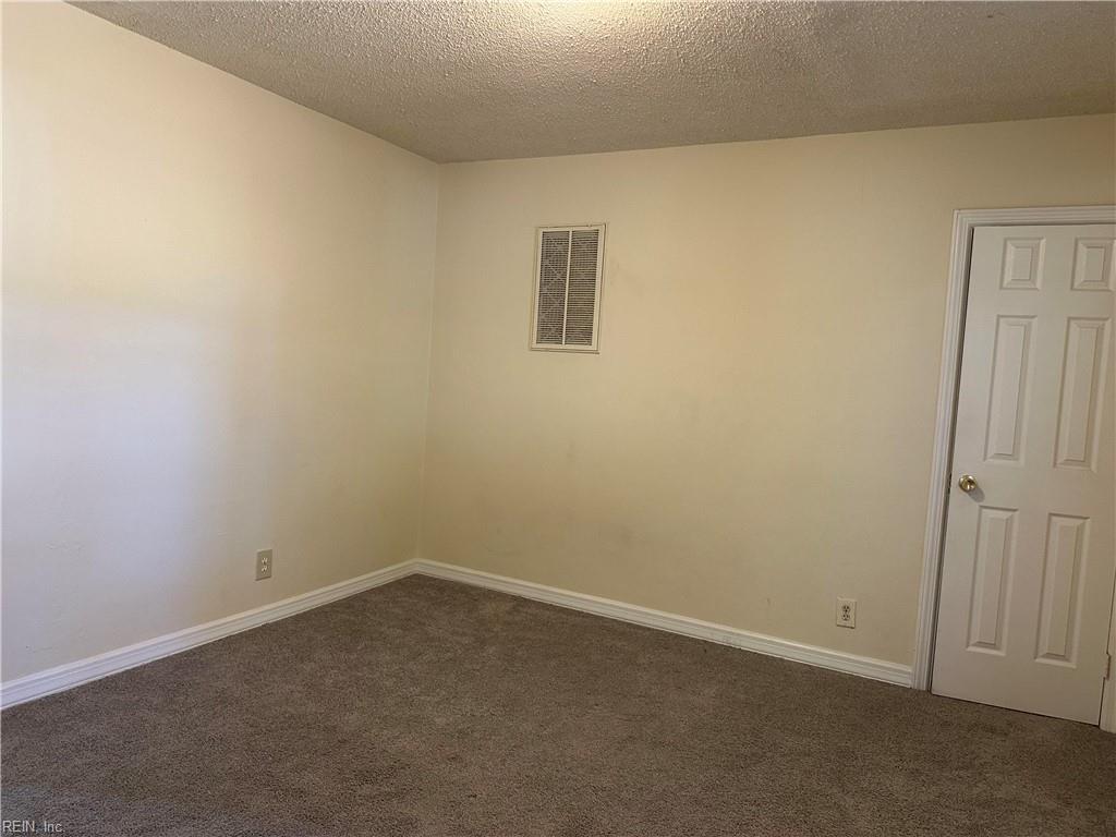 3641 Sharpley Ave Property Photo 9