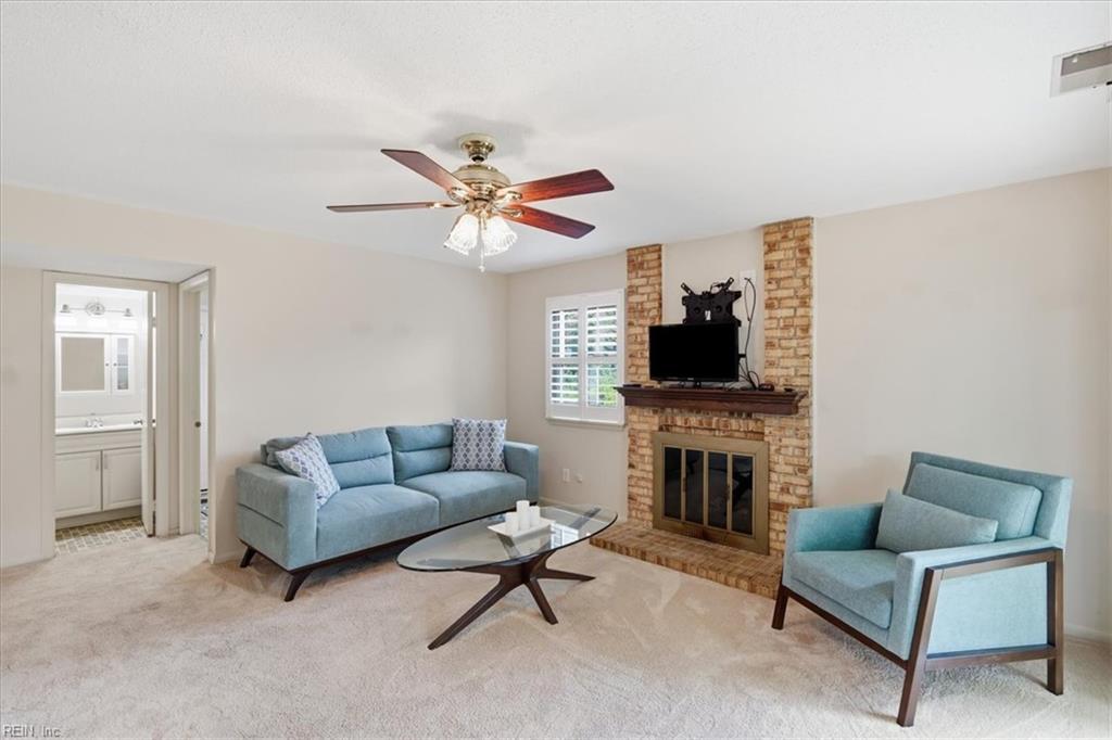 5204 Shorebreeze Ct Property Photo 6