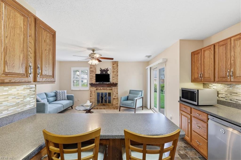 5204 Shorebreeze Ct Property Photo 8