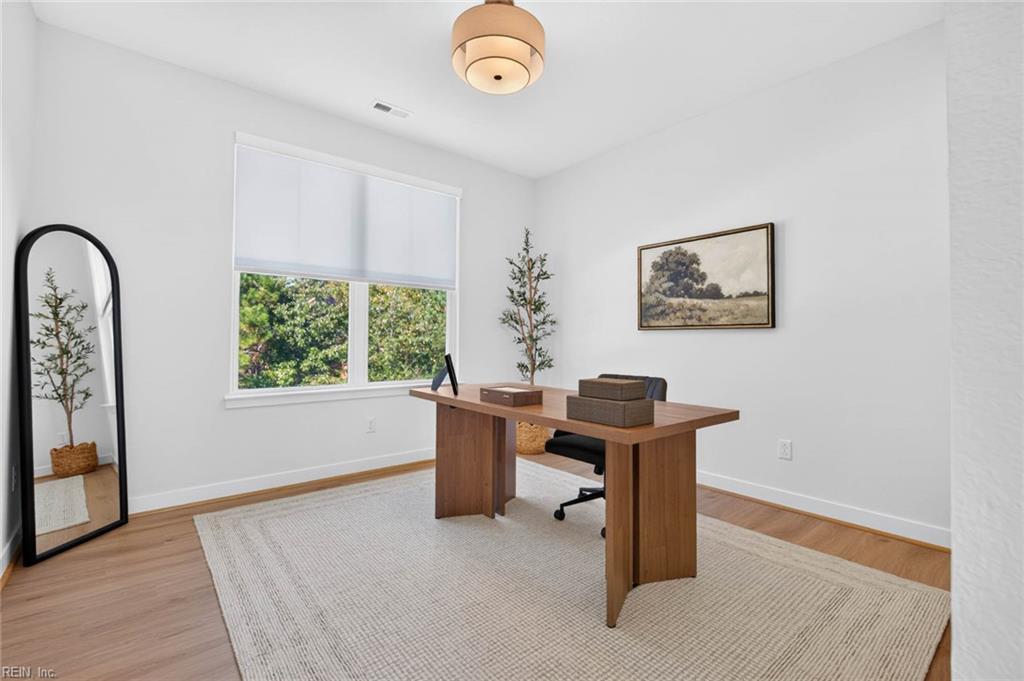 203 Hessian Loop Property Photo 29