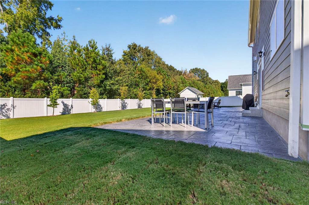 203 Hessian Loop Property Photo 32