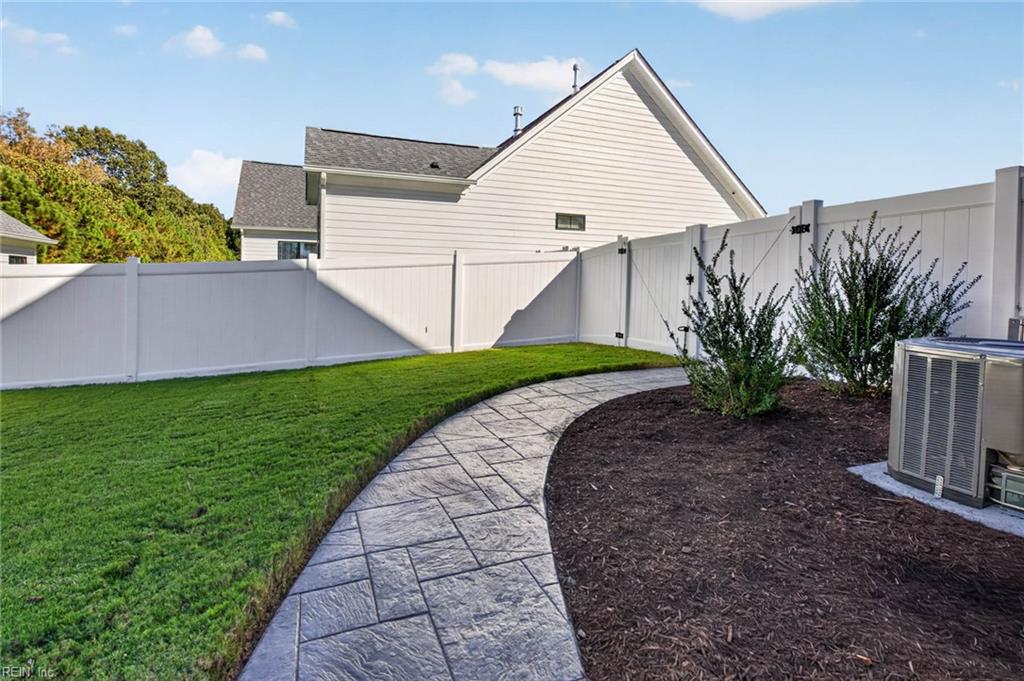 203 Hessian Loop Property Photo 34