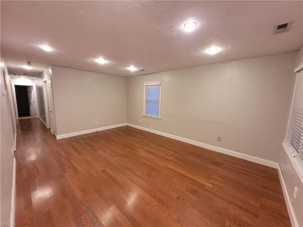 1305 W 37th Street St Property Photo 12