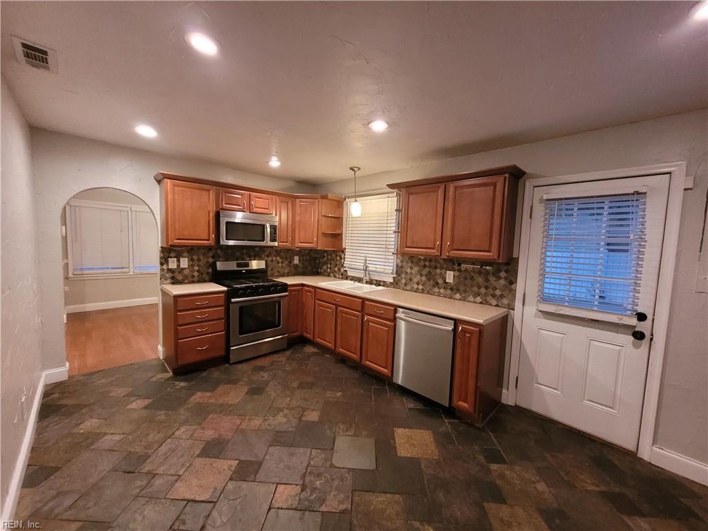 1305 W 37th Street St Property Photo 14