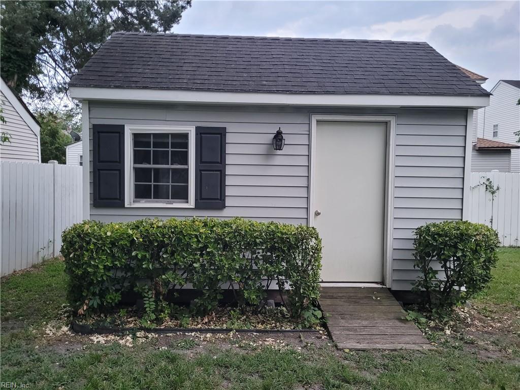 1305 W 37th Street St Property Photo 20