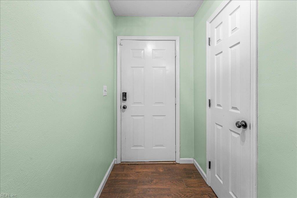 504 Barberton Dr Property Photo 3