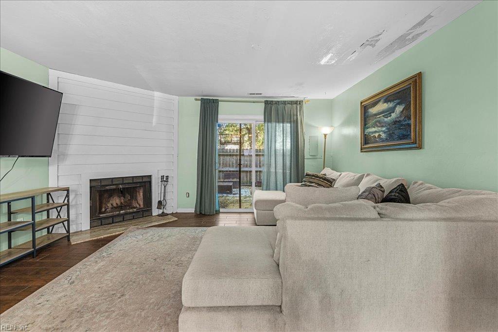 504 Barberton Dr Property Photo 13