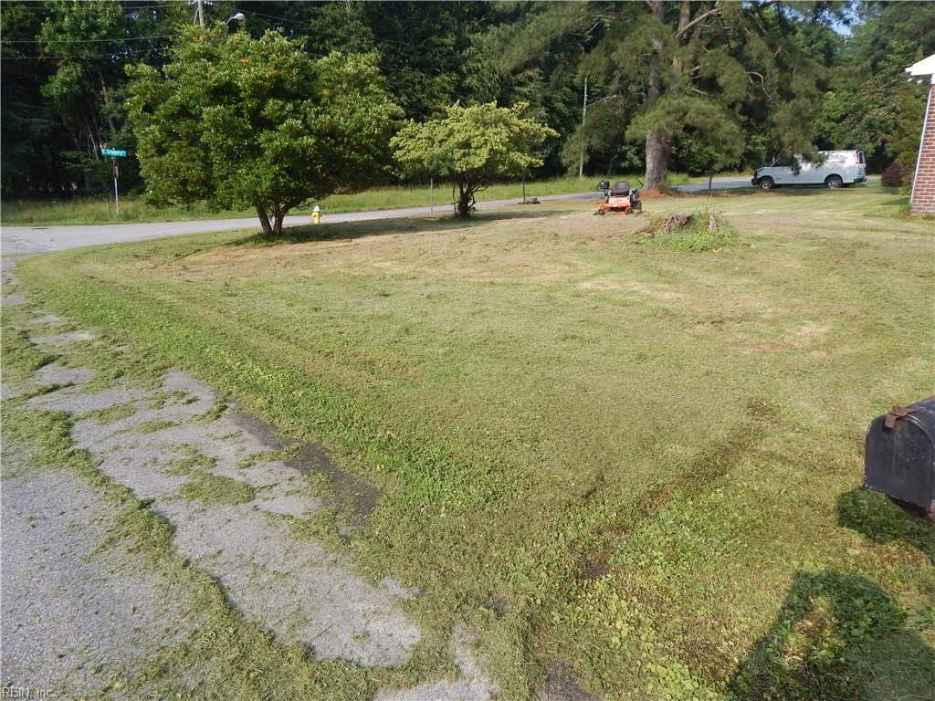 424 Gregory Ln Property Photo 2