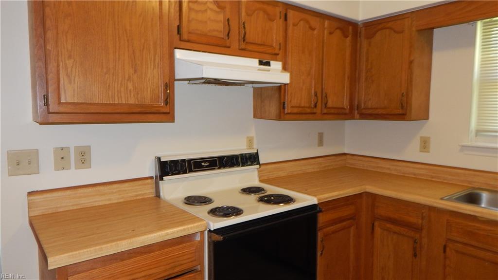 424 Gregory Ln Property Photo 6