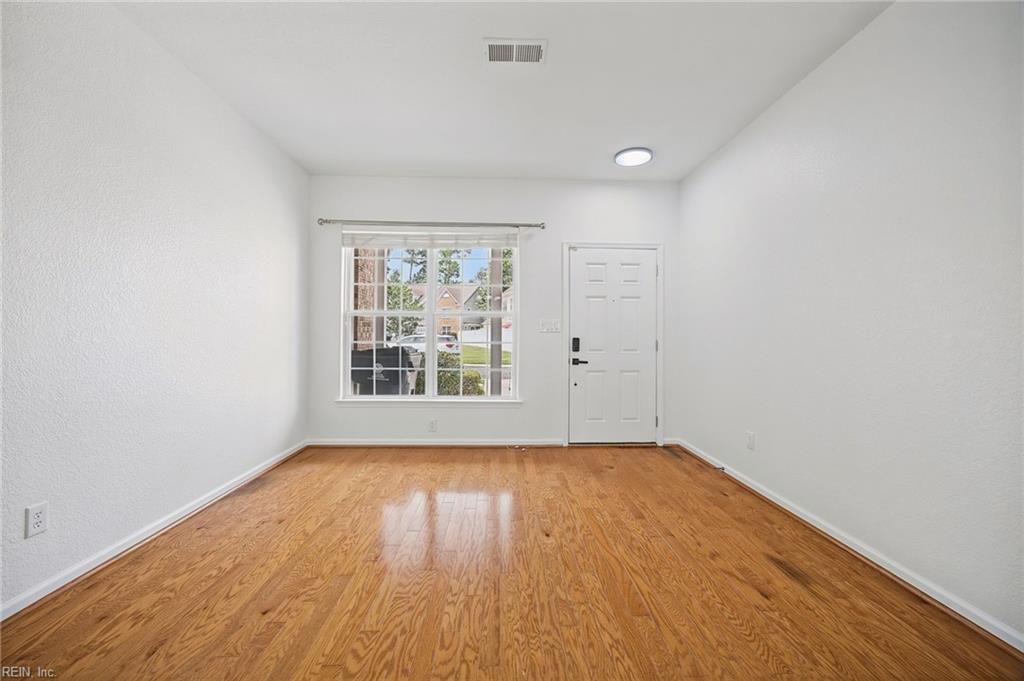 929 Canterwood Ct Property Photo 17