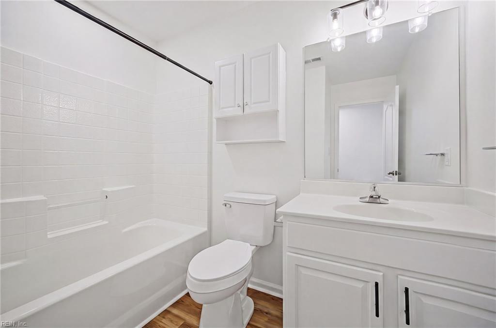 929 Canterwood Ct Property Photo 33