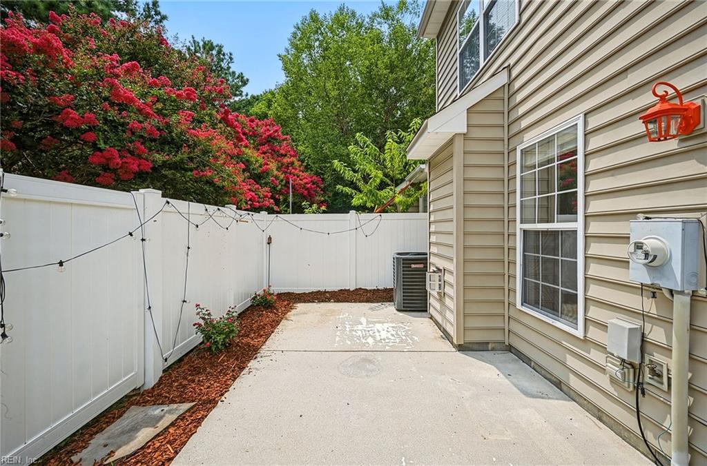 929 Canterwood Ct Property Photo 38