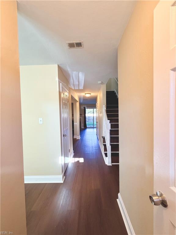 312 Seeman Ct Property Photo 2