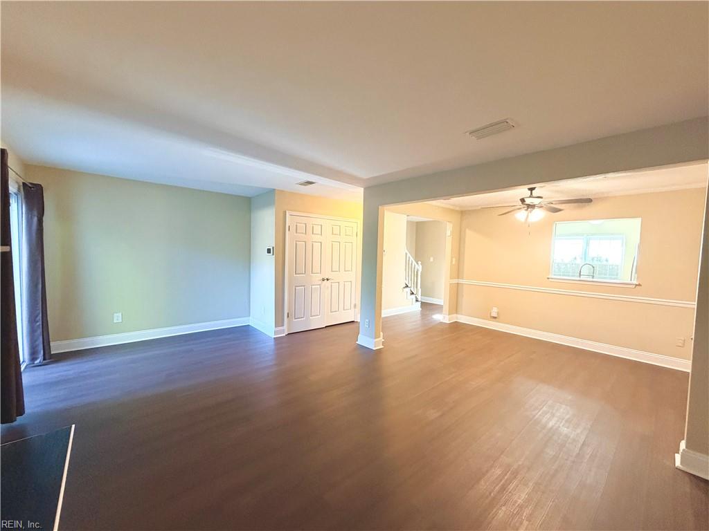 312 Seeman Ct Property Photo 9