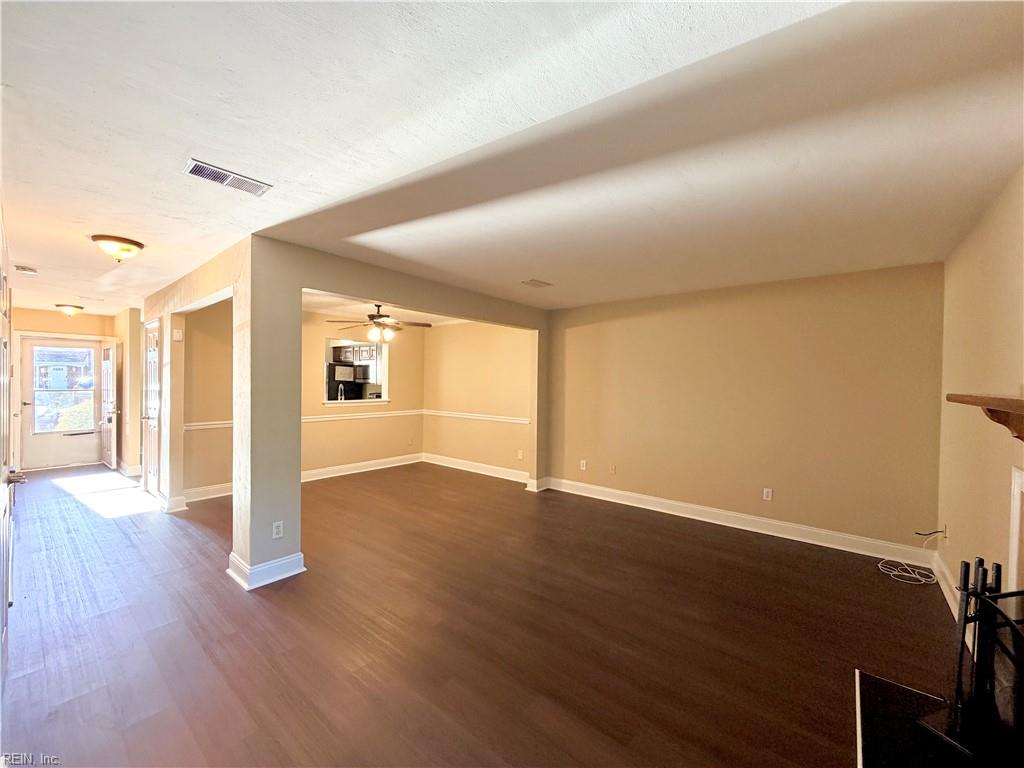 312 Seeman Ct Property Photo 10