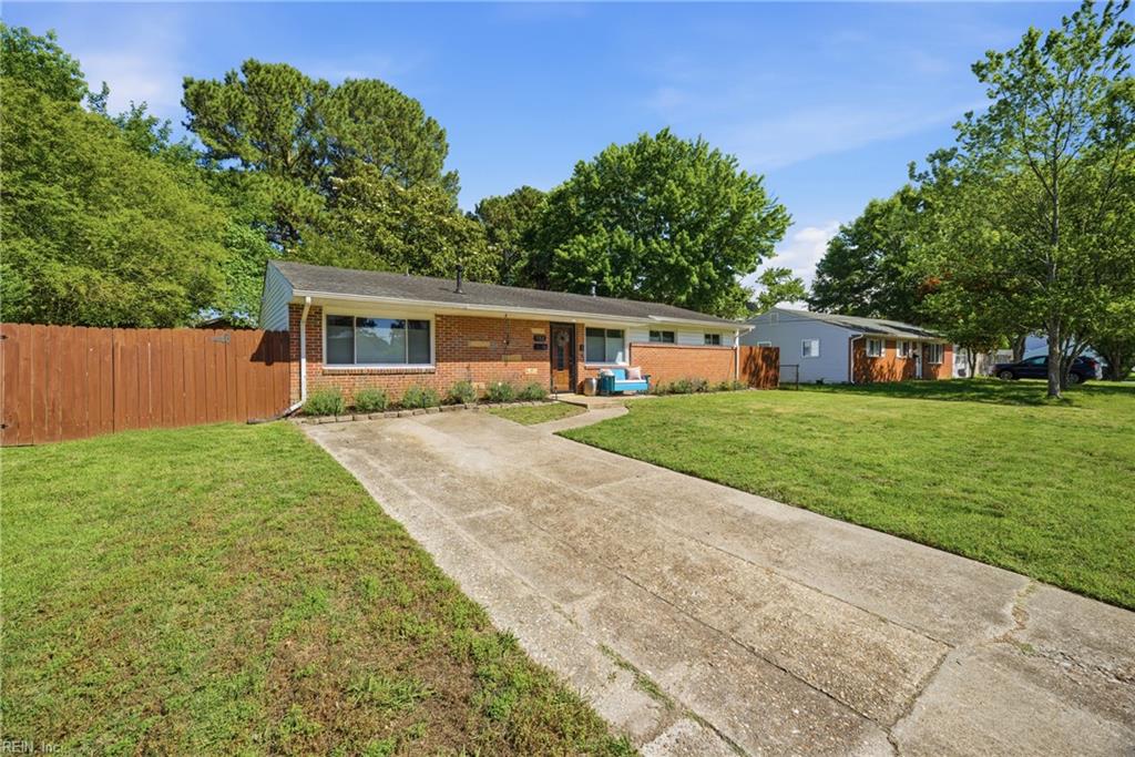 752 Lynch Ln Property Photo 3