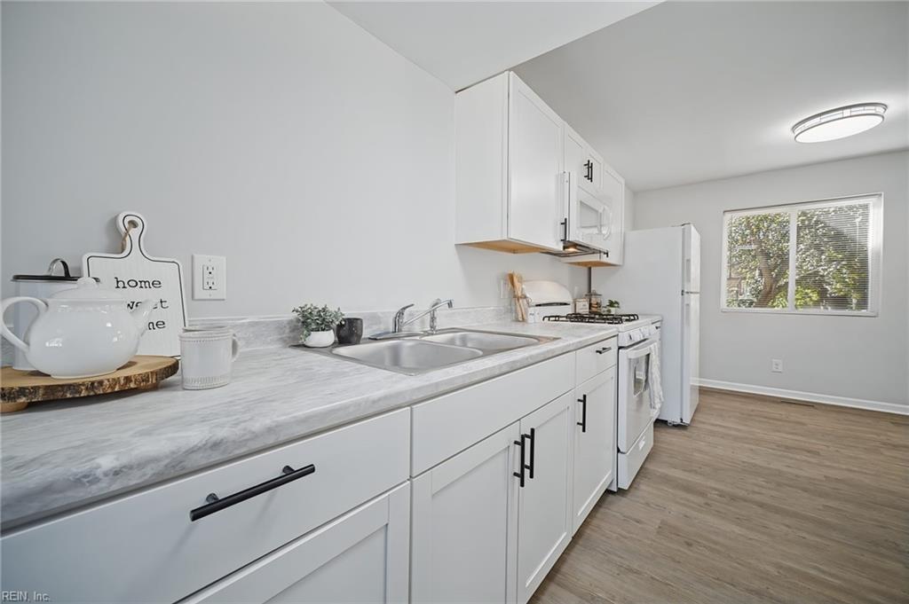 1221 Curie Ct Property Photo 8