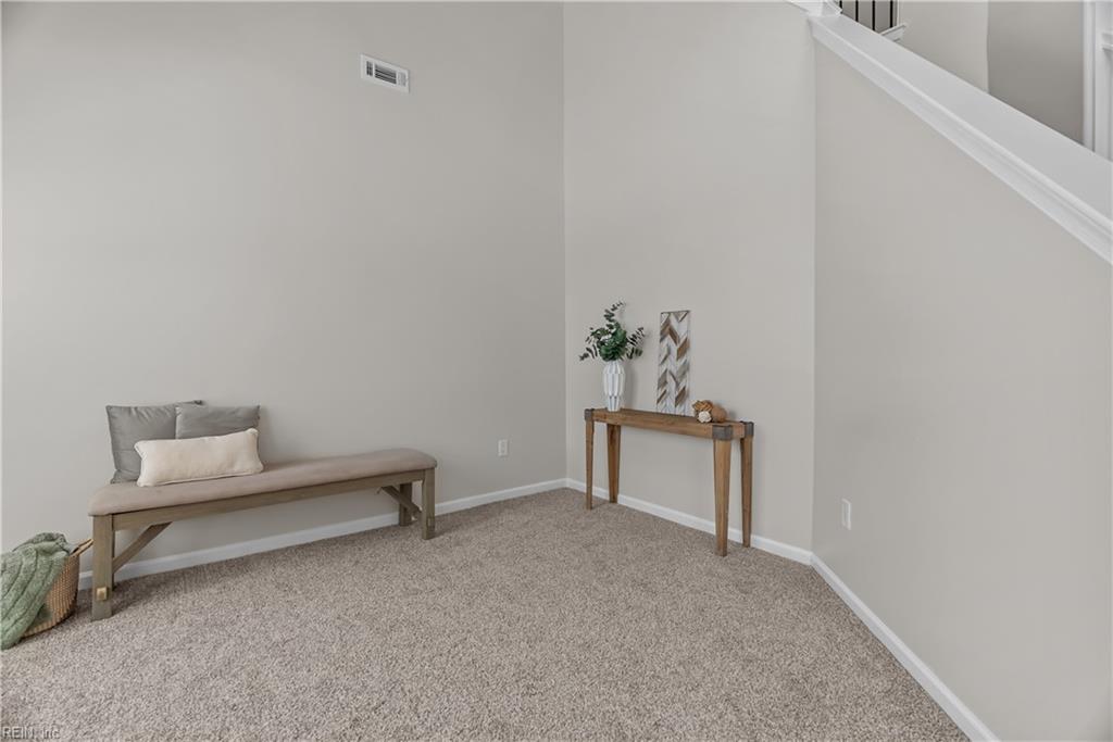 901 Summerfield Cres Property Photo 6