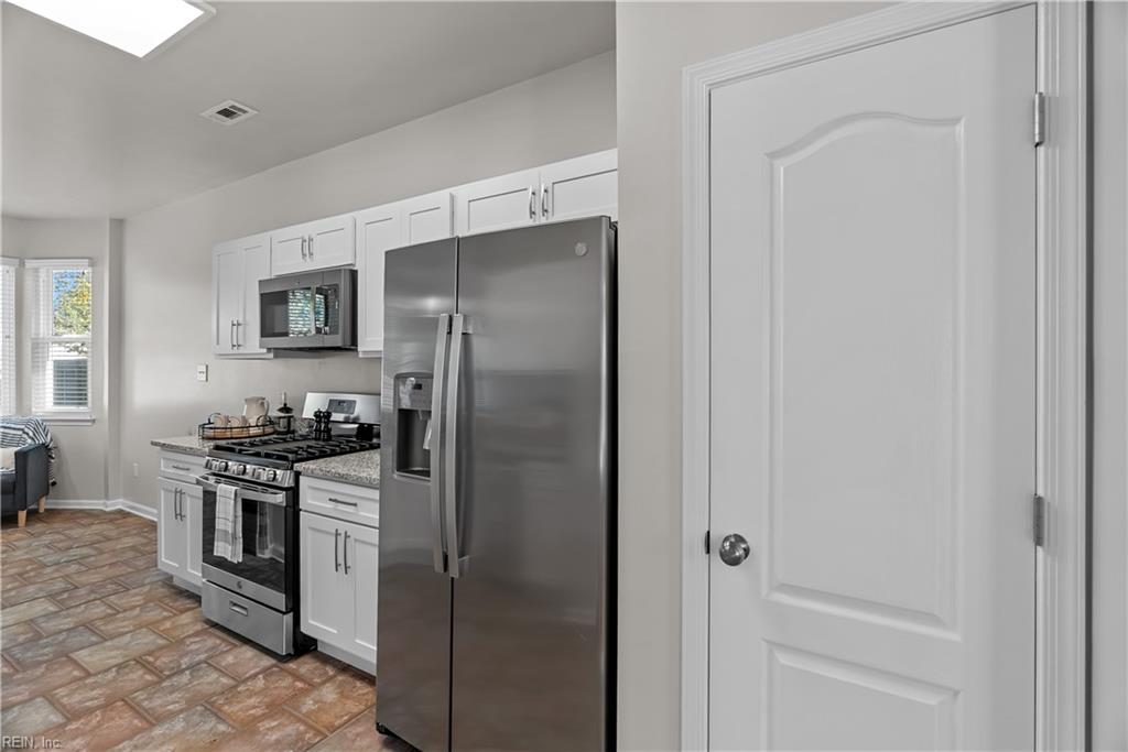 901 Summerfield Cres Property Photo 12