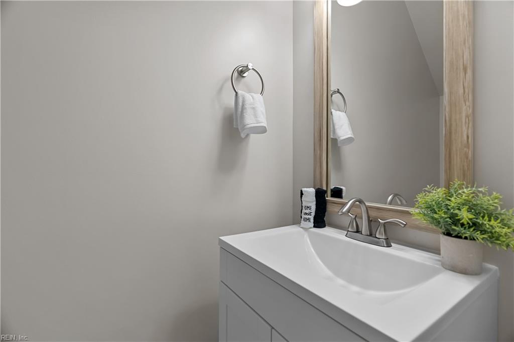 901 Summerfield Cres Property Photo 22