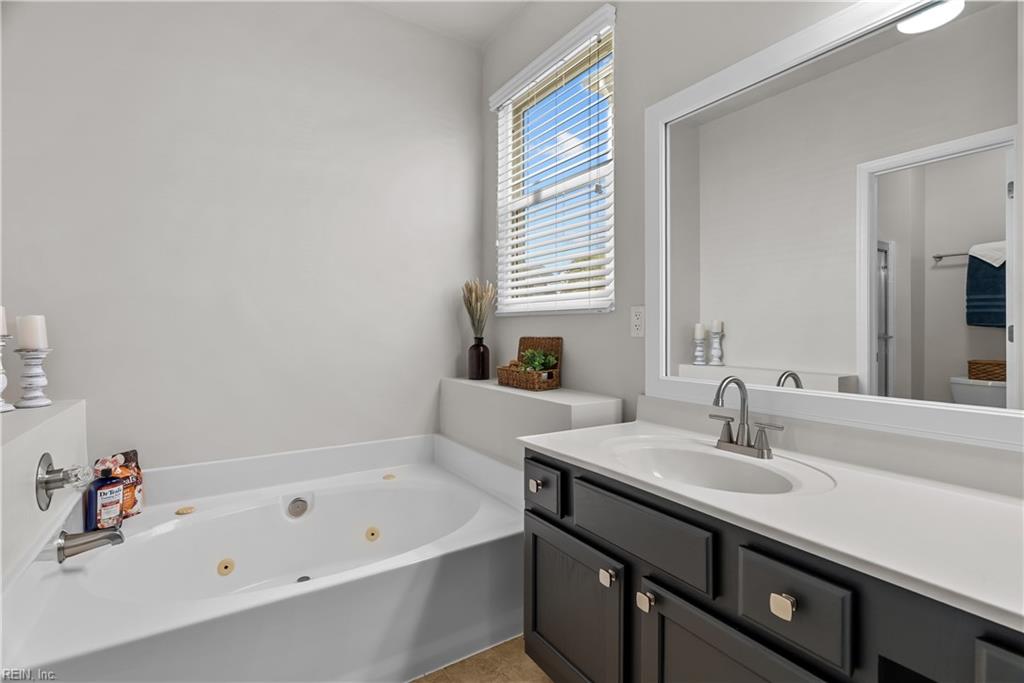 901 Summerfield Cres Property Photo 28