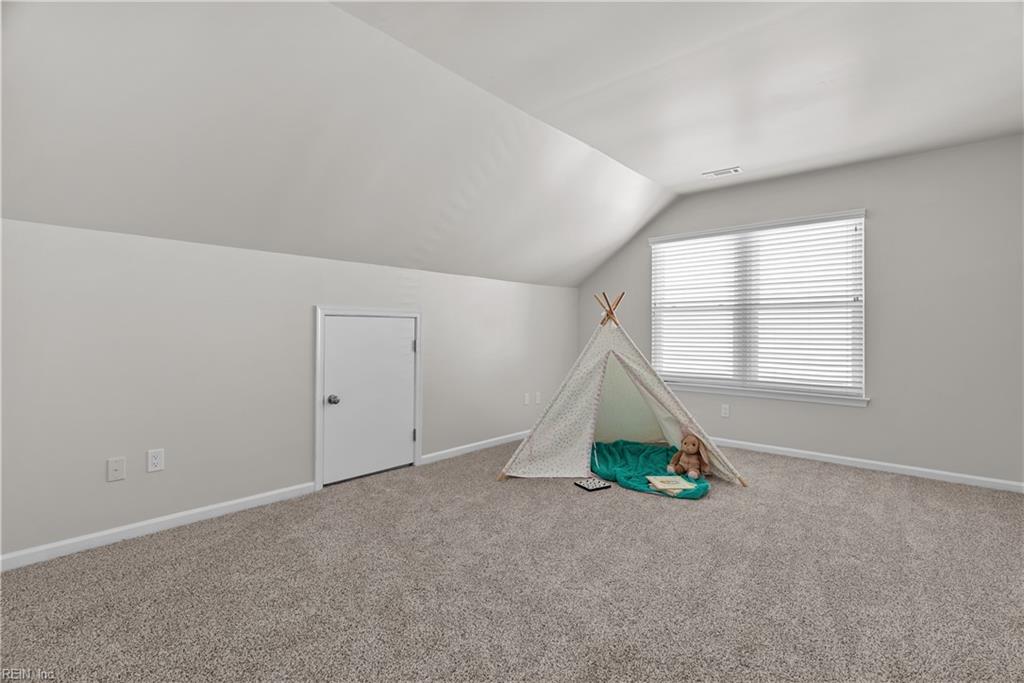 901 Summerfield Cres Property Photo 33