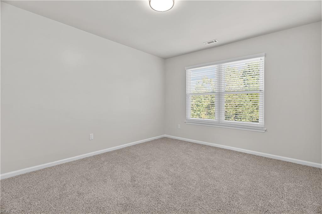 901 Summerfield Cres Property Photo 35