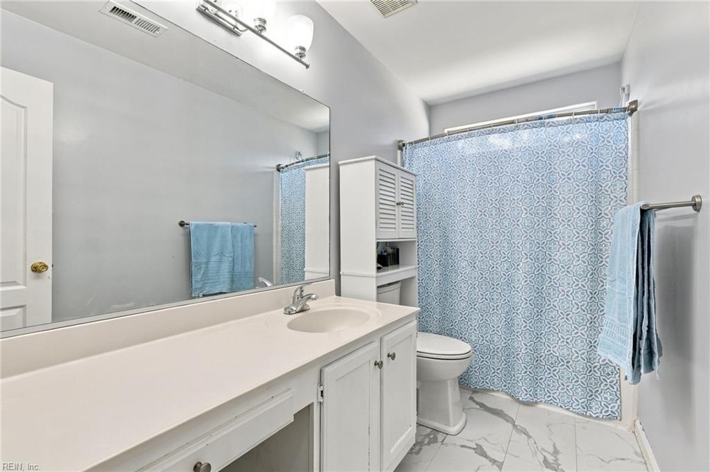 830 Holbrook Dr Property Photo 29