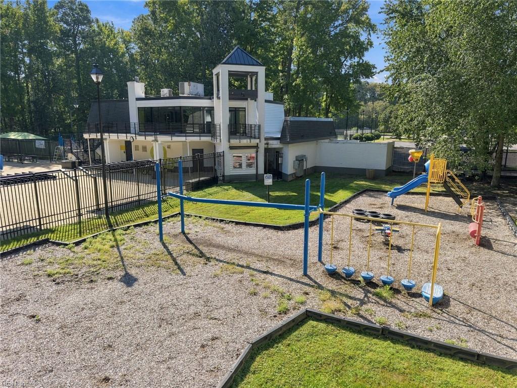 830 Holbrook Dr Property Photo 44