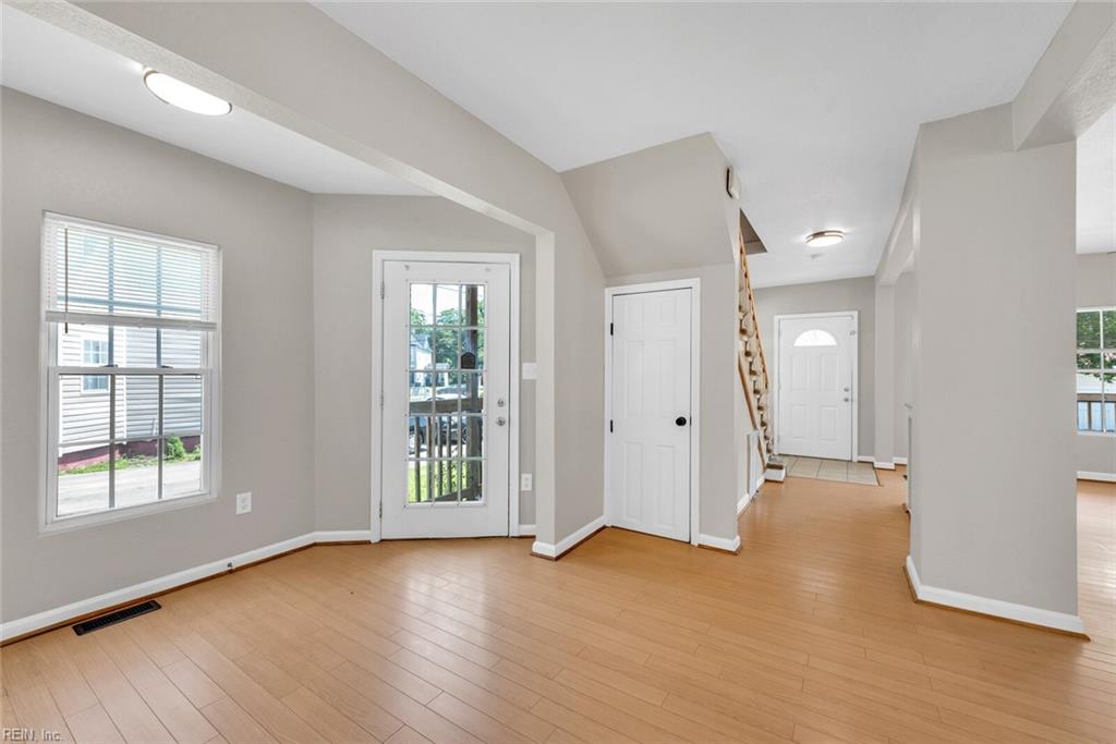 1009 Elkin St Property Photo 6