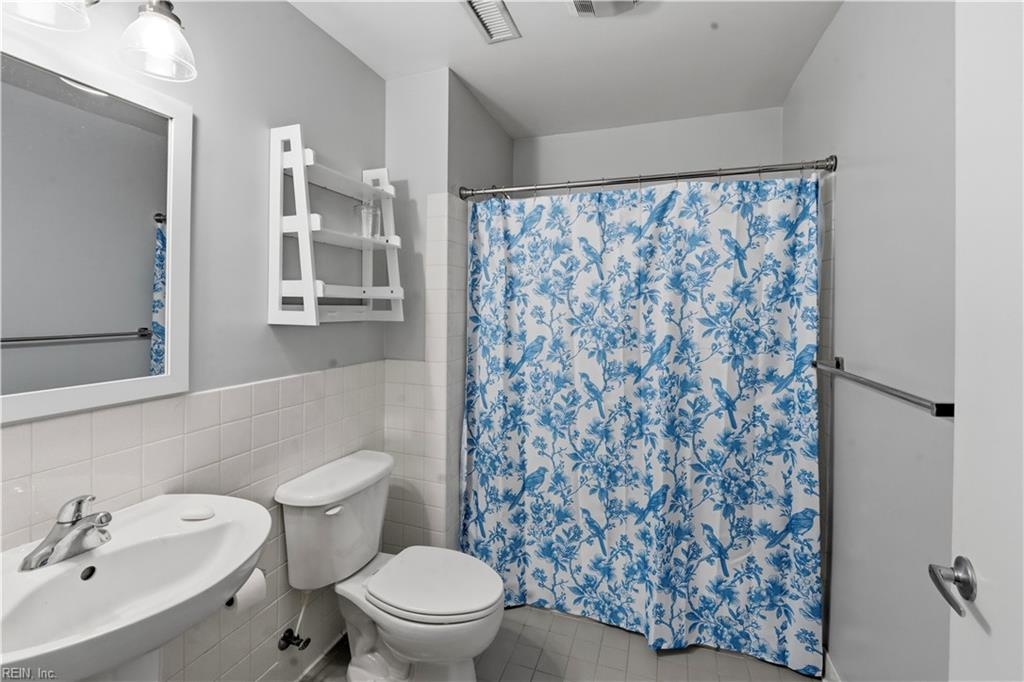 423 Saint Pauls Blvd Property Photo 8