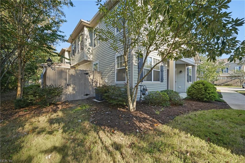 2456 Whitman St Property Photo 3