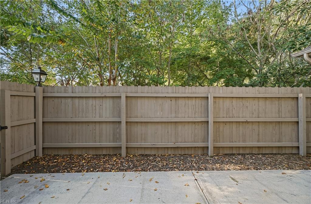 2456 Whitman St Property Photo 38