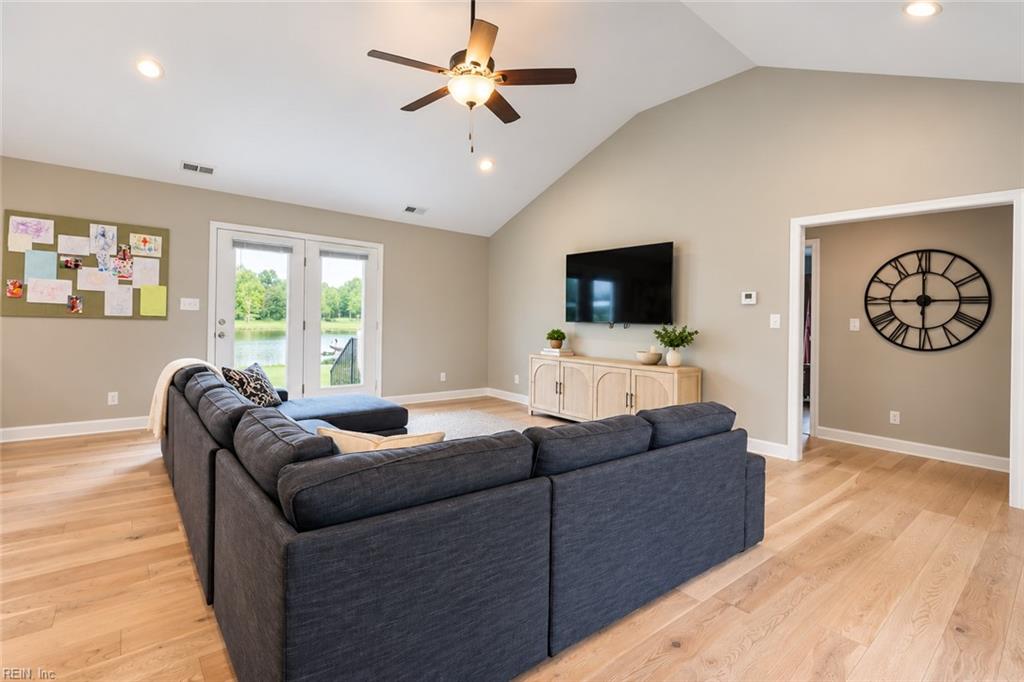 1207 Kansas St Property Photo 8