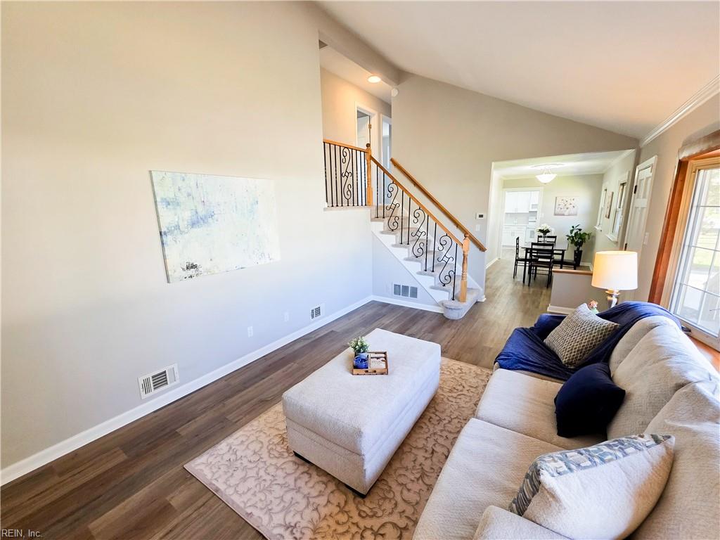 5341 Roslyn Dr Property Photo 8