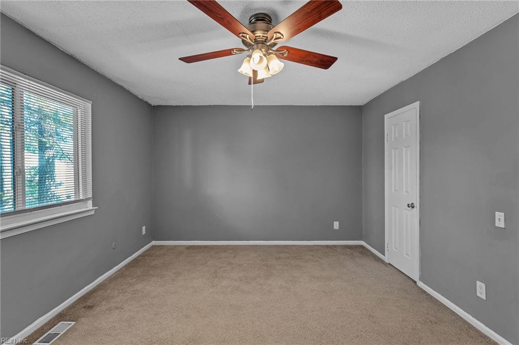 1429 Bridle Creek Blvd Property Photo 32